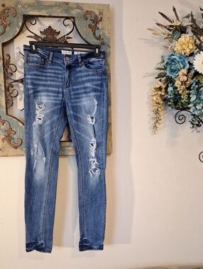 🔥🔥CLEARANCE🔥🔥 Indigo Rein Blue Distressed Skinny Jeans. Size 11